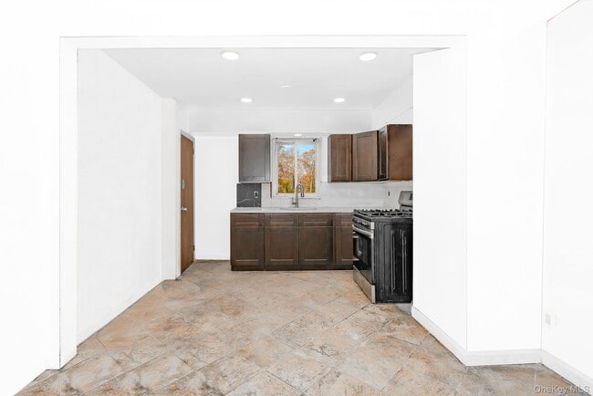 Photo - 22 Gotham Ave