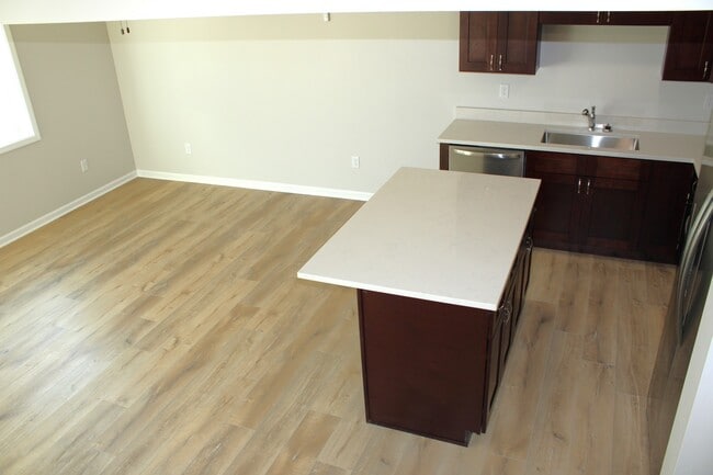 Photo - 107 E Division St