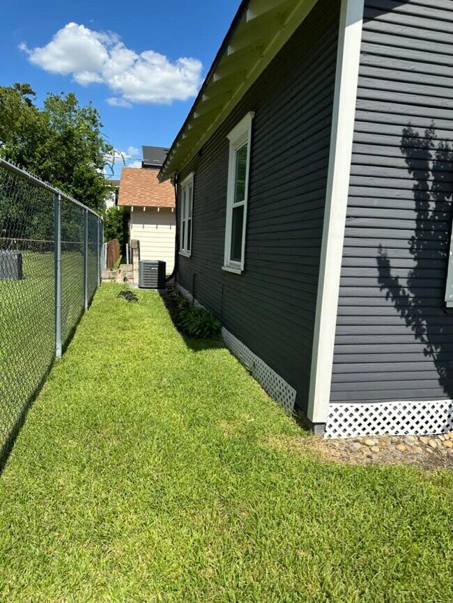 Photo - 4802 Siegel St