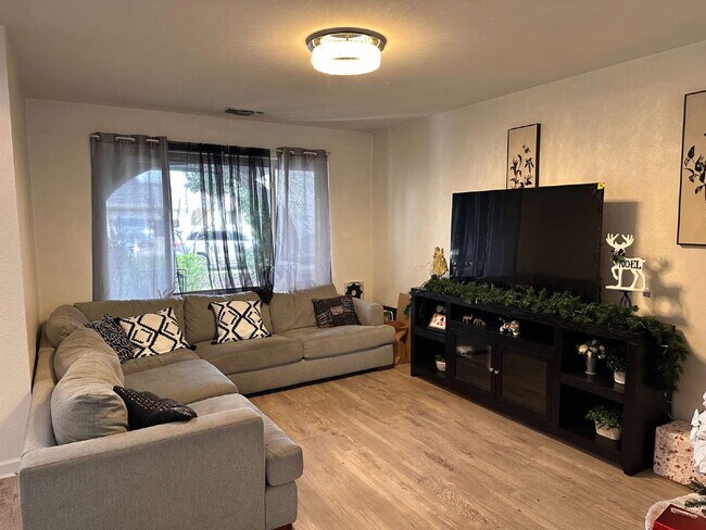 Photo - A Clean, Well-Sized Home With Solar in Woodland