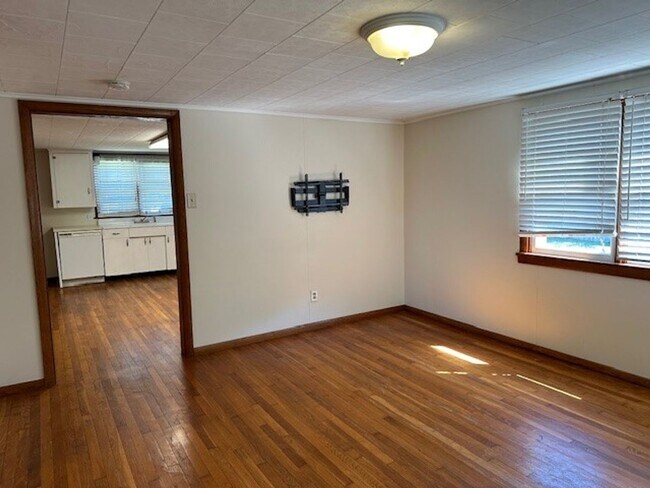 Photo - 1249 E Caracas Ave Unit B