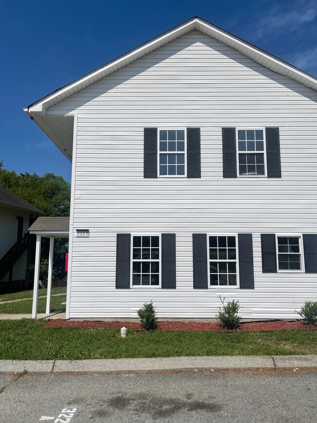 3223 Summit Ave Unit A