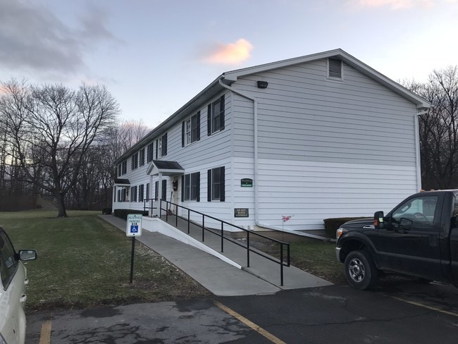 Building Photo - 8 E Main St Unit 322