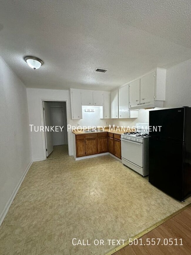 Photo - 204 Smart St