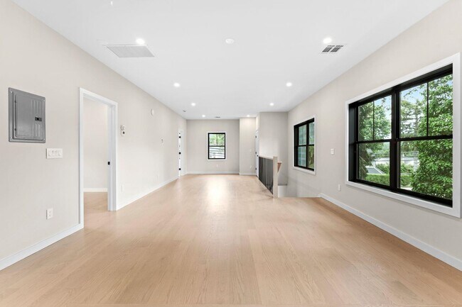 Photo - 165 Jefferson Ave Unit 2