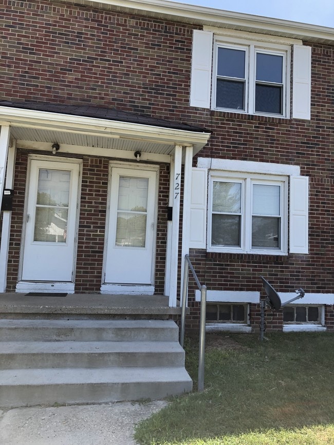 Building Photo - 727 S 30th St