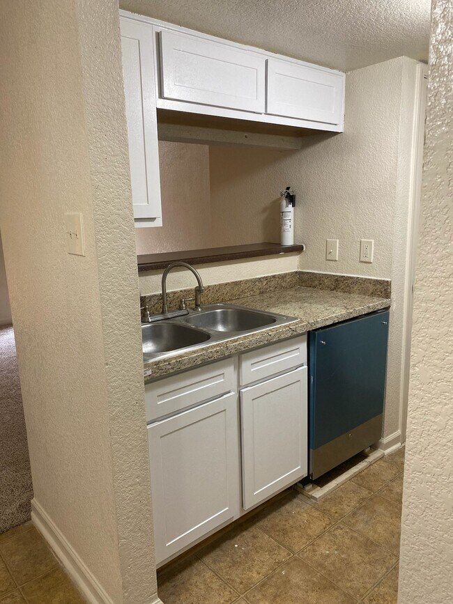 Photo - 8100 Creekbend Dr Unidad 159