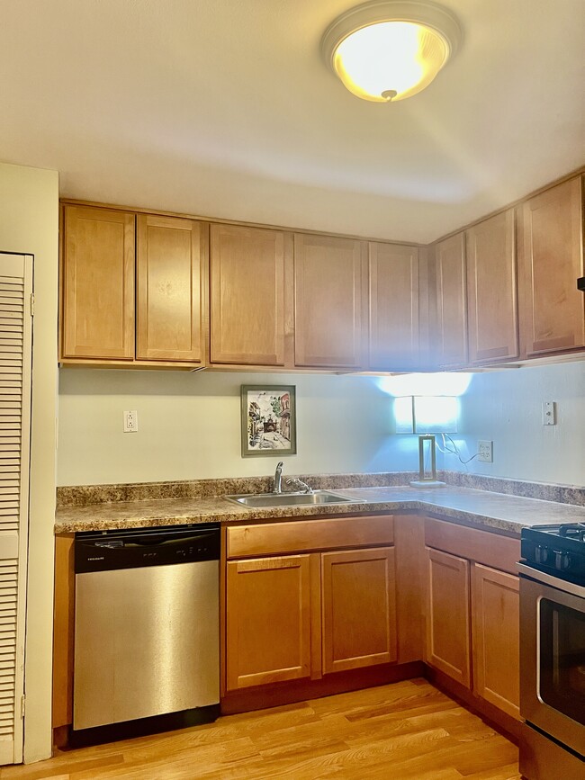 3647 N Newland Ave Unit Coach House