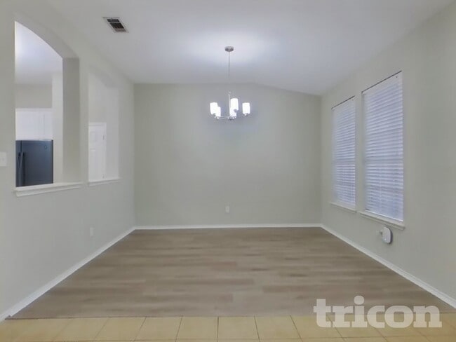 Photo - 3413 Fashion St