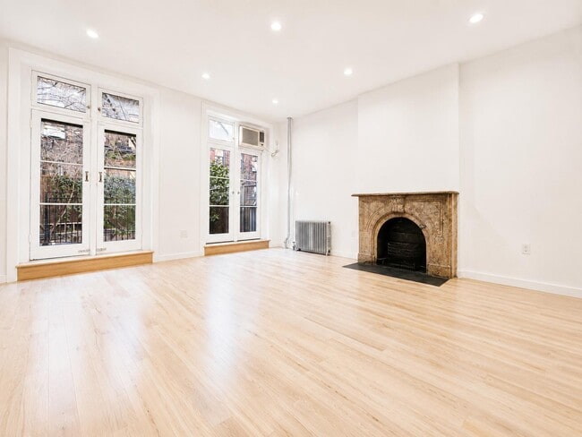 Photo - 54 W 9th St Unidad 1