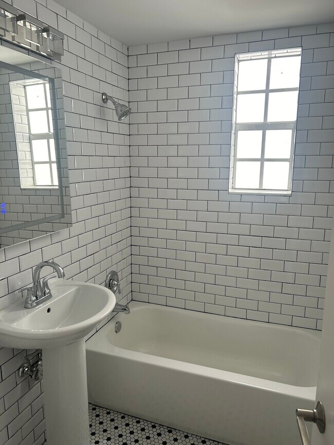 Photo - 1561 West Ave Unit BOUTIQUE JUNGLE OASIS ????