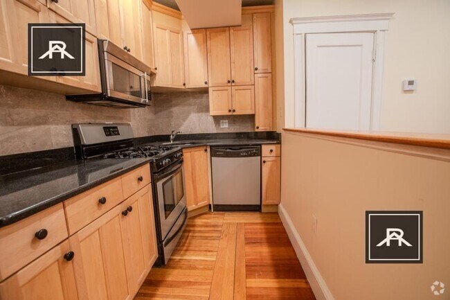 Building Photo - 2 bedroom in Brookline MA 02446 Unit 6-6/1 Rental