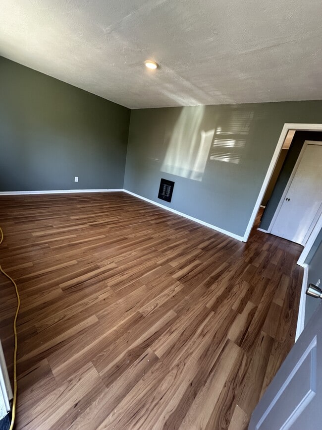 Photo - 114 Jelk St