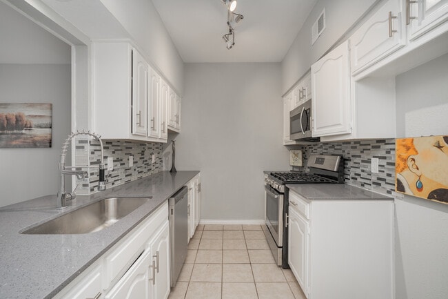 Photo - 317 Benjamin St