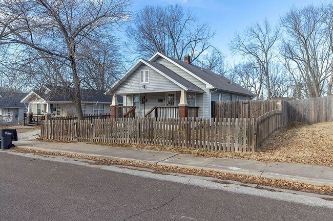 Building Photo - Updated 3 bedroom, 1 bathroom home close to Downtown Columbia