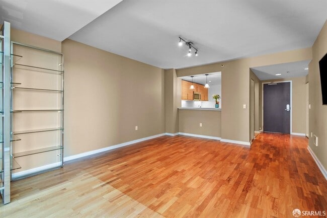 Photo - 555 4th St