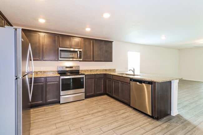 Photo - 250 Catalonia Ave NW