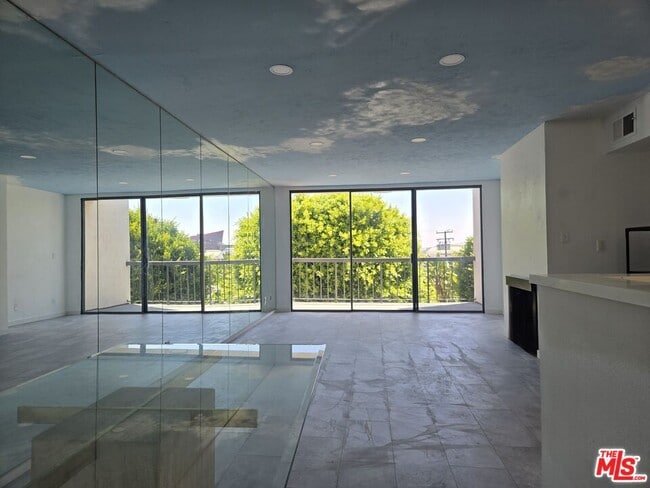 Building Photo - 8535 W Knl Dr Unit 301 Rental
