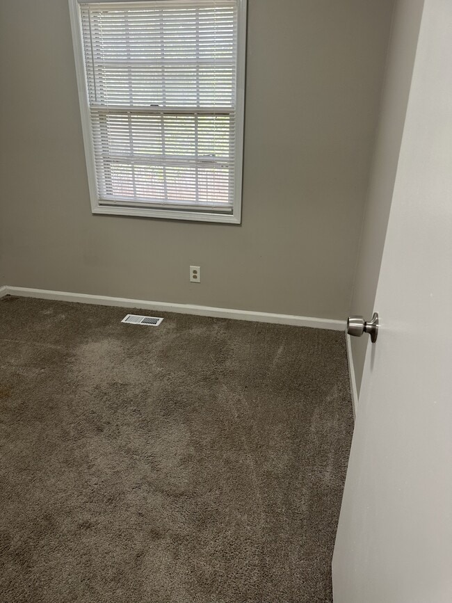 Photo - 127 Eaglewood Way