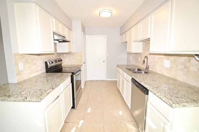 Photo - 2126 Highland Hills Dr