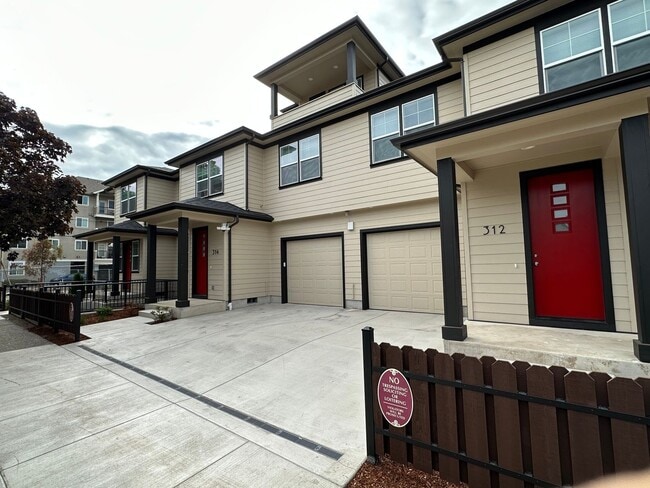 Photo - NEW 4 Bedroom / 4.5 Bath Townhome. A/C in every bedroom