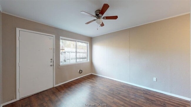 Photo - 204 Lynn Dr Unit B