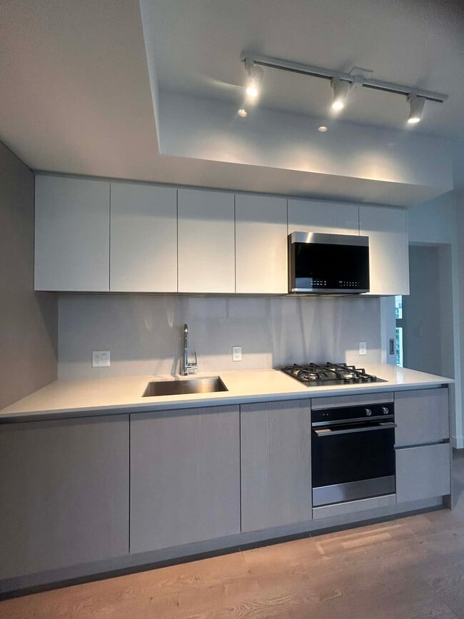 Photo - 5685 Halley Ave