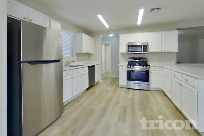 Photo - 12601 W Pershing St