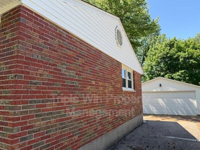 Photo - 185 St Eugene Ln