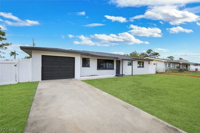 Photo - 1389 Pine Ave