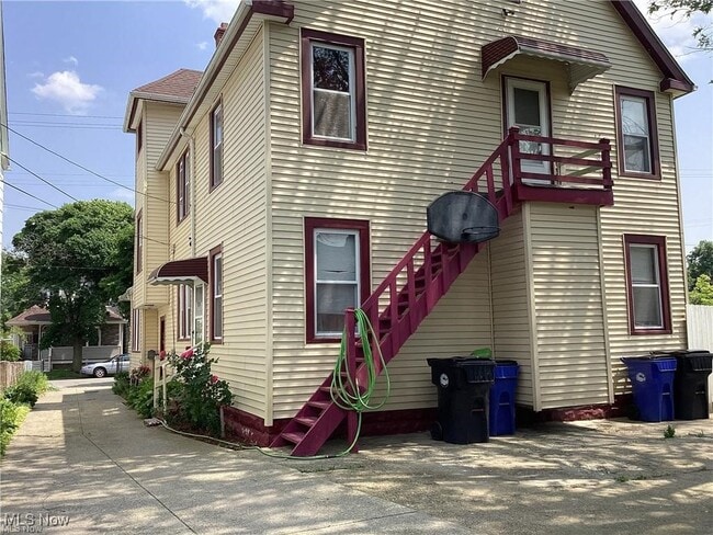 Photo - 1794 W 54th St Unidad #2,Up