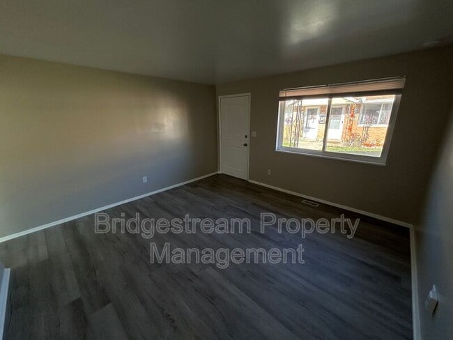 Photo - 4922 Leeper St