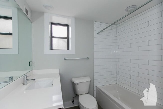 Photo - 1952 W Nelson St Unit 1w