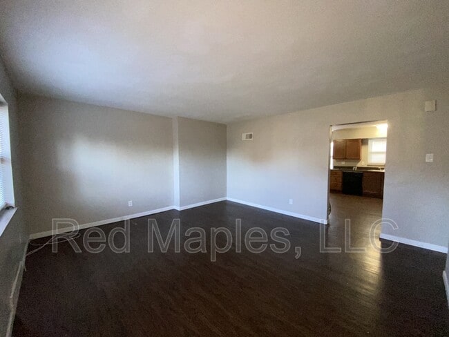 Photo - 321 Iron St