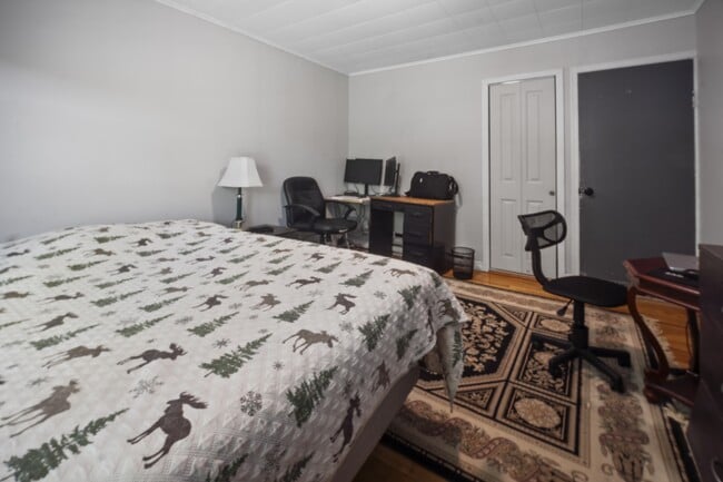 Building Photo - 39 Oxen Pond Rd Unit Main Room 4