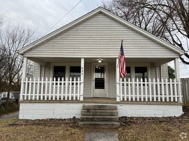 Front House - 829 W Mountcastle St Rental