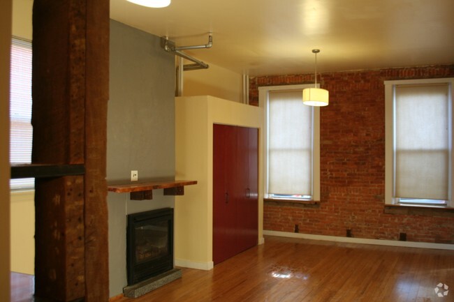 Building Photo - 26 E Walnut St Unit 1 Rental