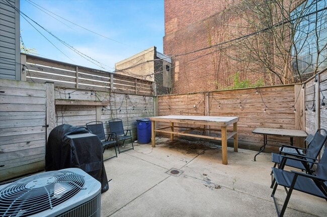 Photo - 970 N Marshall St