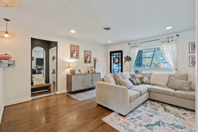 Photo - 1119 W 30th St