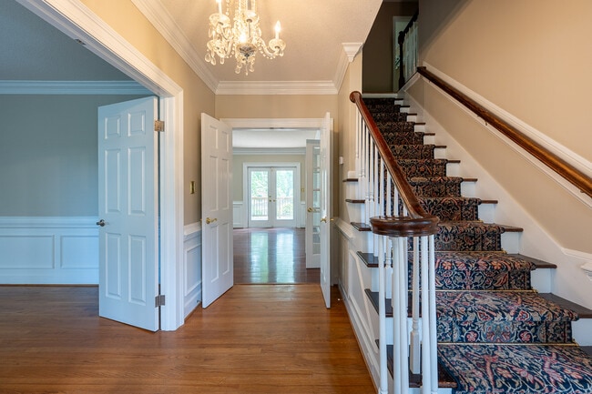 Photo - 4135 Knollcrest Cir N