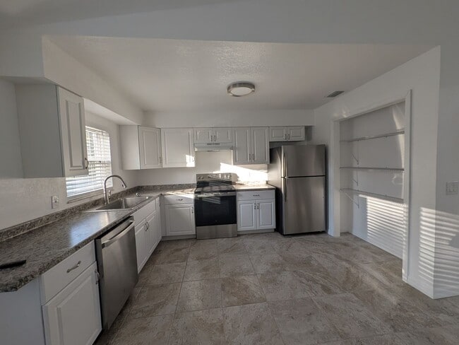 Photo - Nice 2/2 duplex in Crystal River