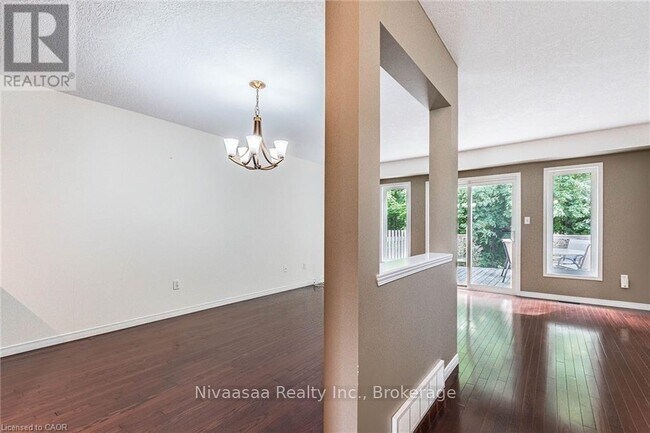 Photo - 110 Activa Ave