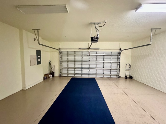 Photo - 9147 Delano St