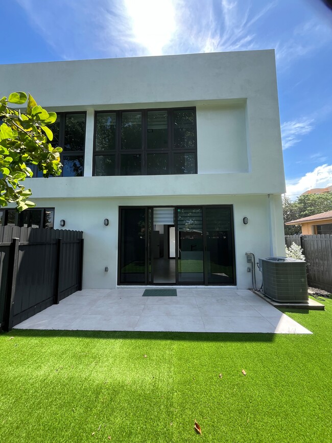 921 NW 55th St