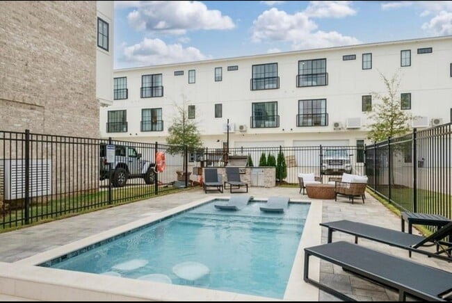 Building Photo - Ready for immediate move in - Two private ... Rental
