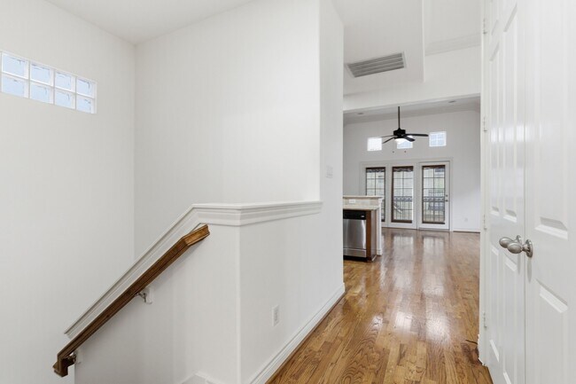 Photo - 1303 Sherwood Point Ln