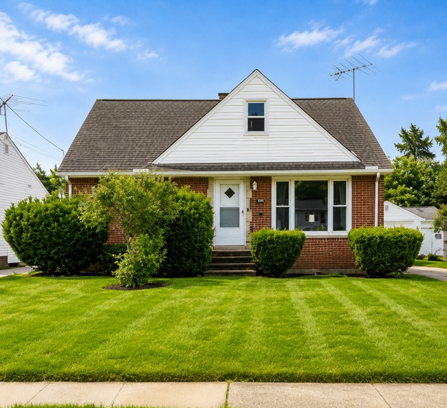 Building Photo - Charming 3BR Rental with Extra Living Space in Basement