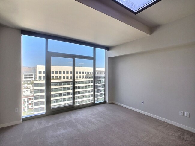 Photo - Luxury 1 Bedroom Condo at Axis on the 20th Floor – Custom Finishes Throughout, Beautiful Views! Unit 2006