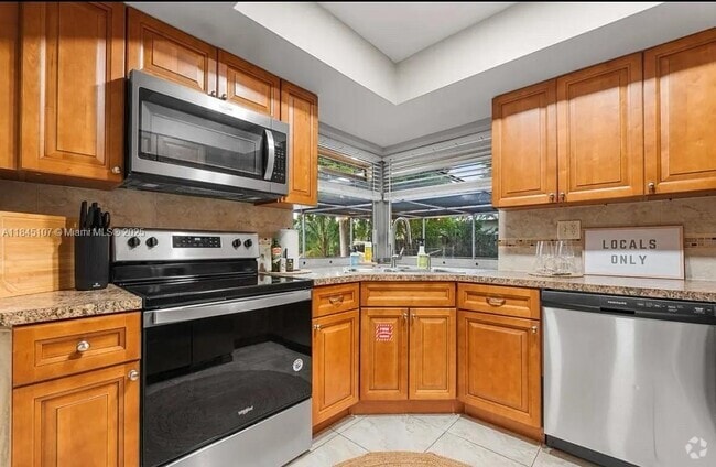Building Photo - 1891 NW 31st Ct Rental