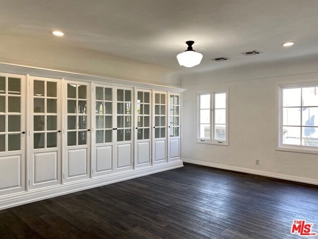 Photo - 619 S La Brea Ave Unidad 2nd Floor